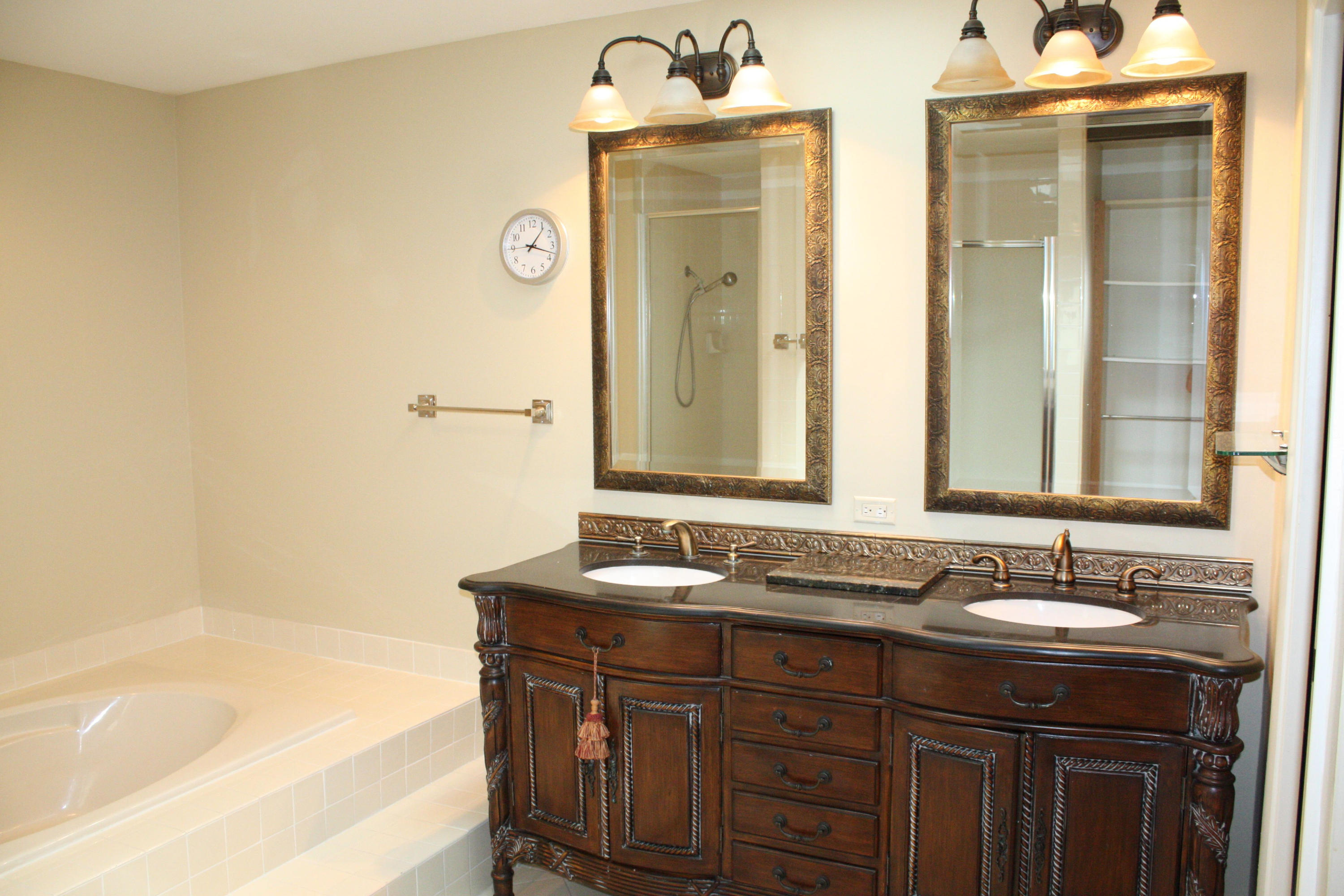 118 Knoll Way Jupiter, FL 33477 - Photo 16 of 32 Master Bath