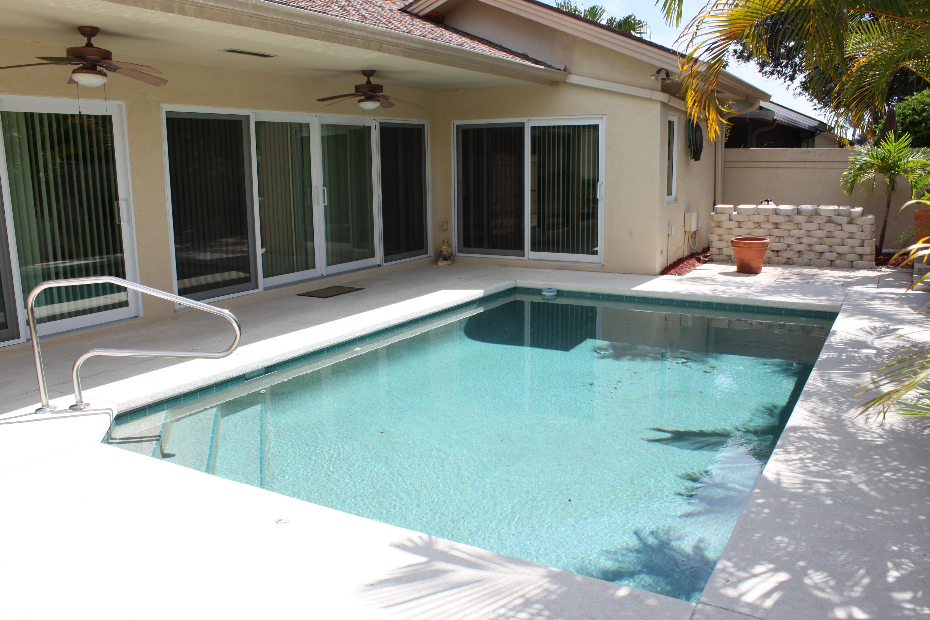 118 Knoll Way Jupiter, FL 33477 - Photo 18 of 32 Pool