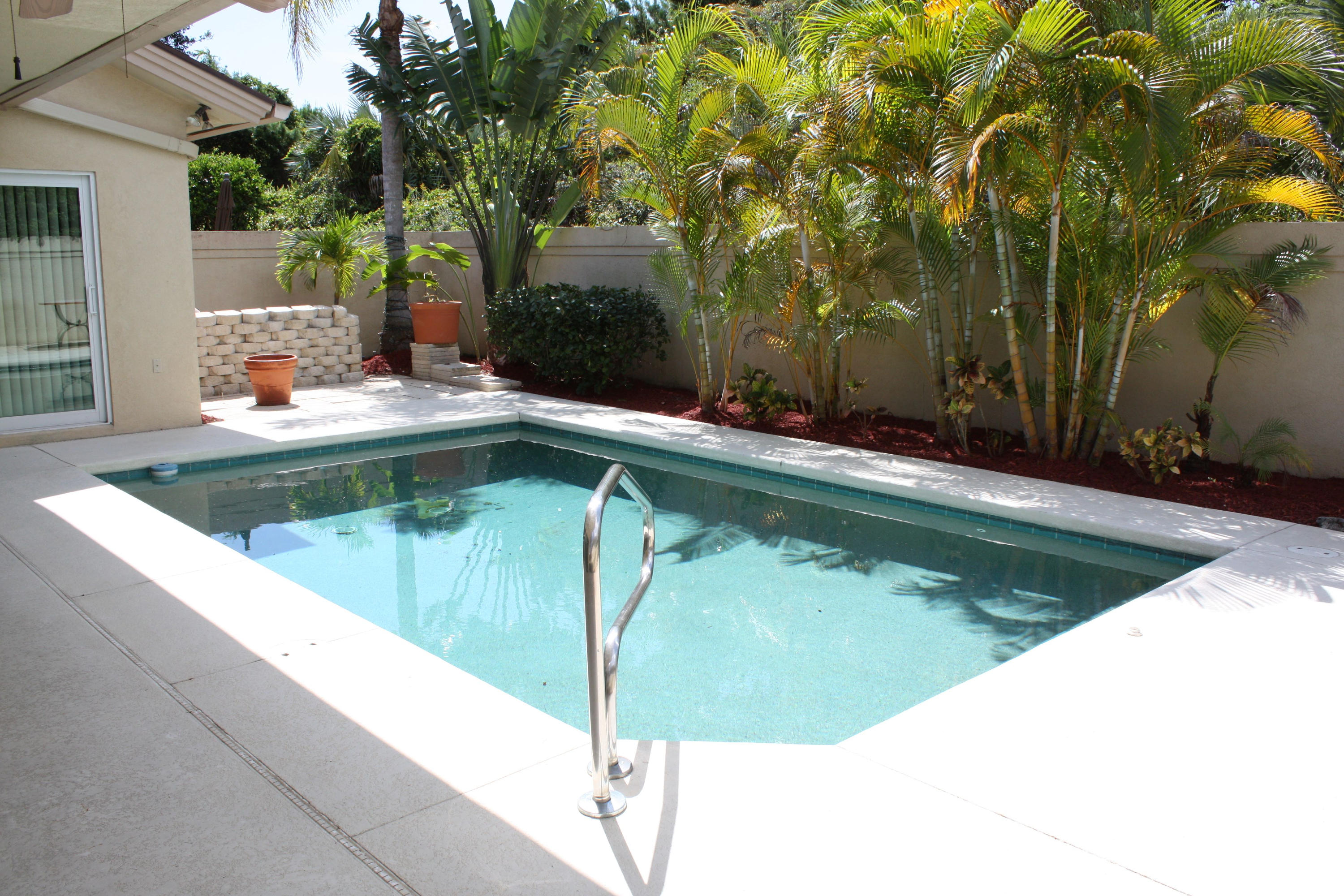 118 Knoll Way Jupiter, FL 33477 - Photo 20 of 32 Pool