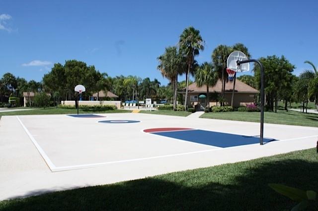 118 Knoll Way Jupiter, FL 33477 - Photo 27 of 32 Community BB Court