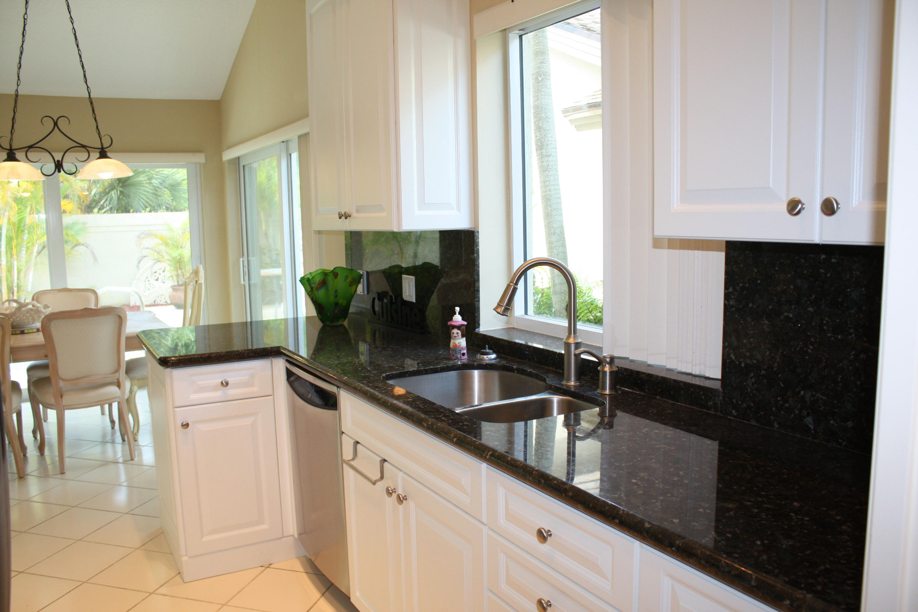 118 Knoll Way Jupiter, FL 33477 - Photo 5 of 32 Kitchen