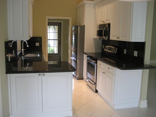 118 Knoll Way Jupiter, FL 33477 - Photo 6 of 32 Kitchen