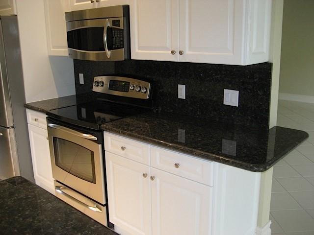 118 Knoll Way Jupiter, FL 33477 - Photo 7 of 32 Kitchen