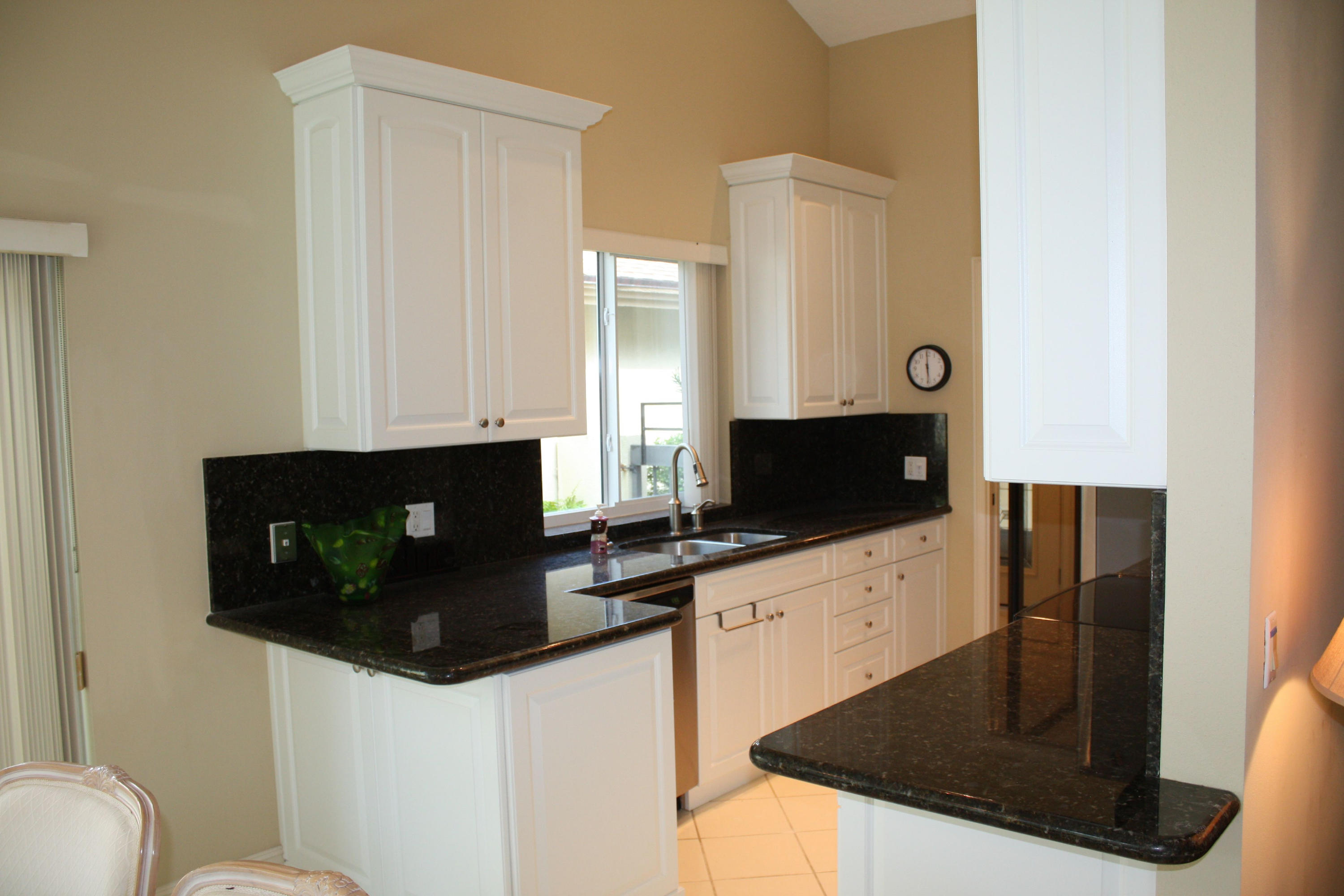 118 Knoll Way Jupiter, FL 33477 - Photo 8 of 32 Kitchen