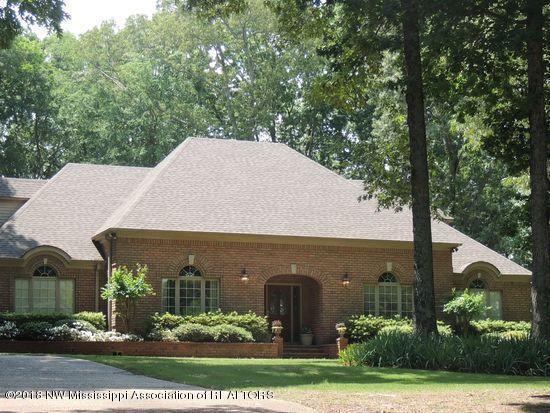 1680 Country Club Road Senatobia, MS 38668 - Photo 1 of 1 1680 country front