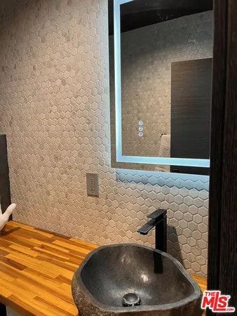 $5,200 | 3541 5th Street, Riverside, CA 92501