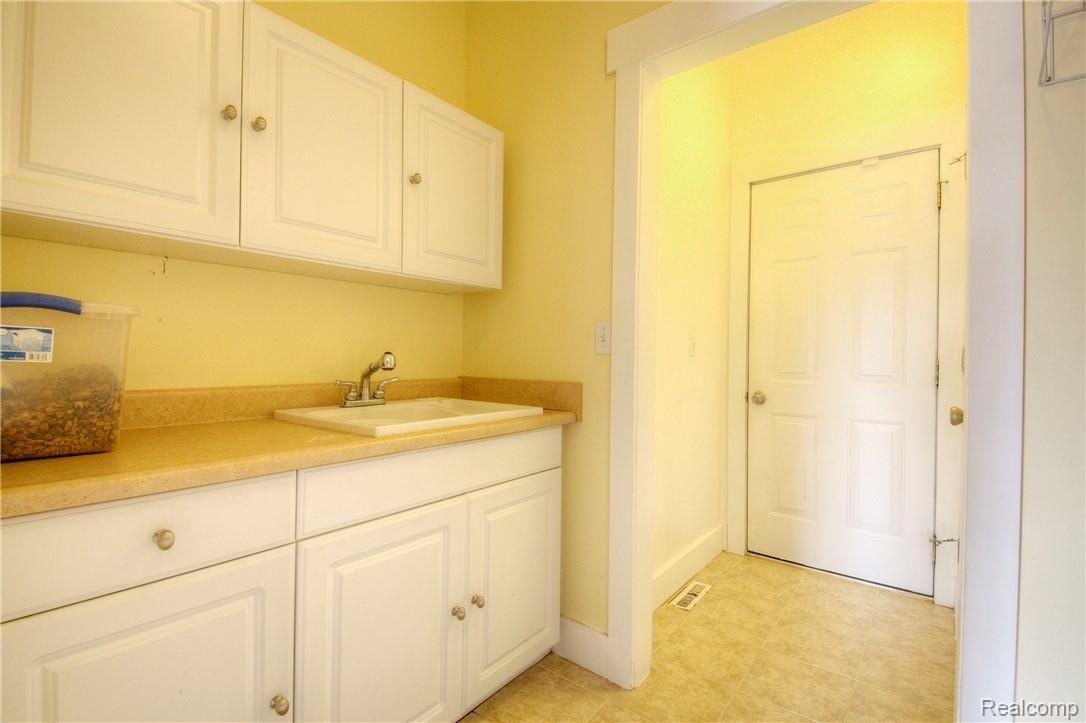 7326 Green Road Fenton, MI 48430 - Photo 35 of 42 930A6223_4_5.jpg