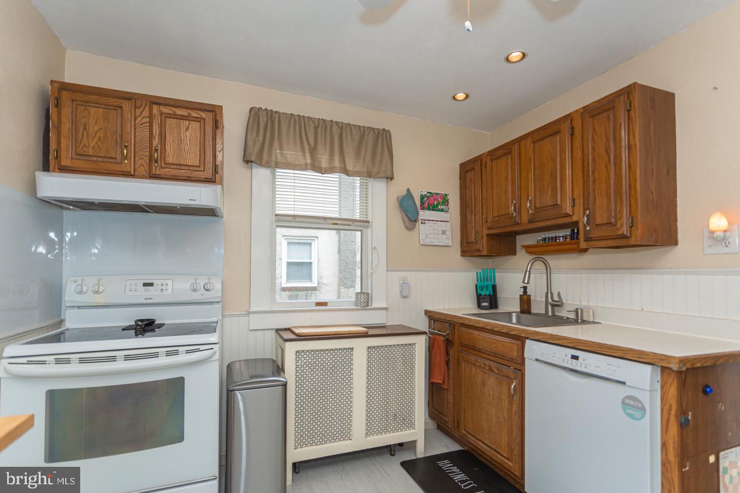 877 Edge Hill Road Glenside, PA 19038 - Photo 10 of 25 Kitchen