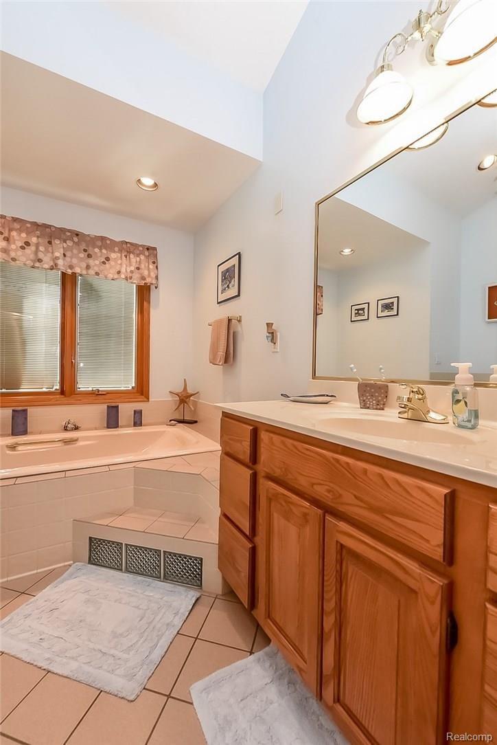 36140 Hardenburg Road Farmington, MI 48331 - Photo 17 of 69 0034.jpg