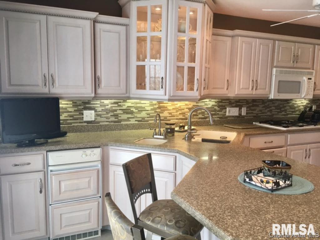 796 Pine Knob Road Petersburg, IL 62675 - Photo 17 of 34 Gallery Image 17