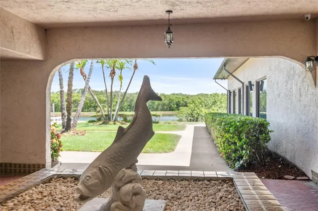 a view of entryway with interior