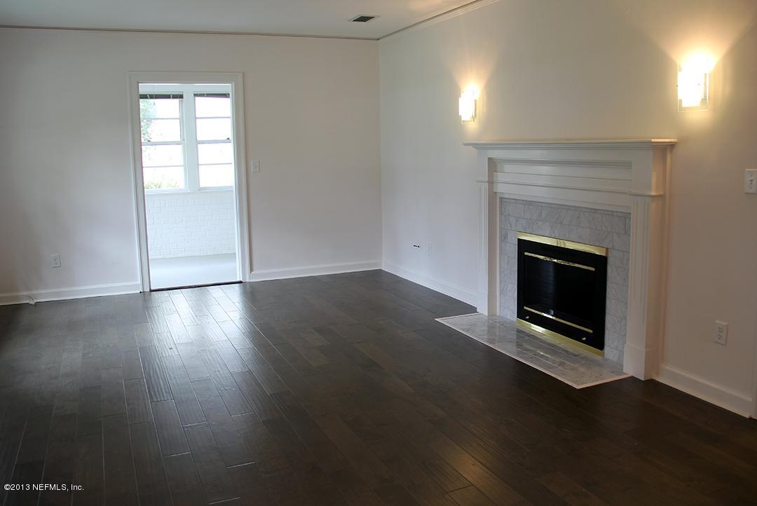 1327 Pinetree Road Jacksonville, FL 32207 - Photo 4 of 17 IMG_6023
