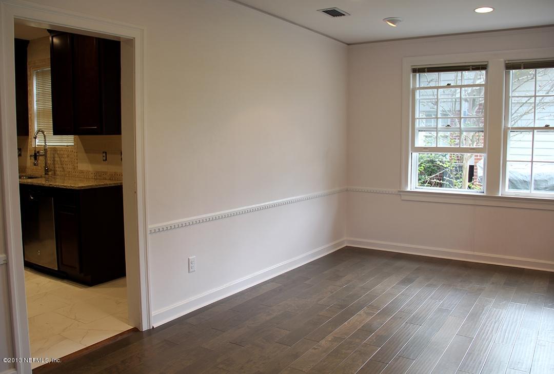 1327 Pinetree Road Jacksonville, FL 32207 - Photo 5 of 17 IMG_6032