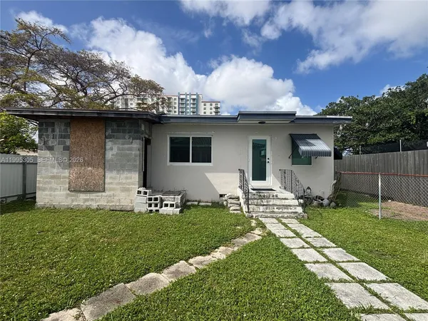$2,100 | 2951 Southwest 23rd Street, Unit 2, Miami, FL 33145