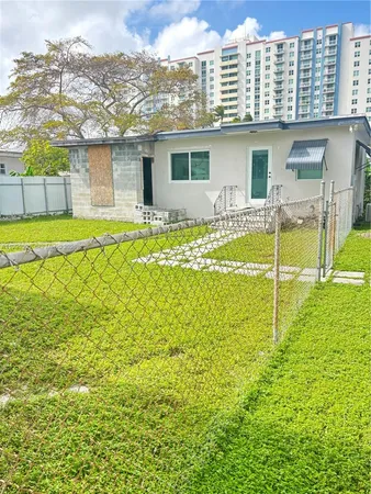 $2,100 | 2951 Southwest 23rd Street, Unit 2, Miami, FL 33145
