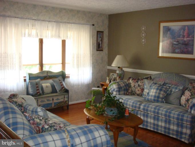 8154 Silo Road Severn, MD 21144 - Photo 2 of 30 Living Room