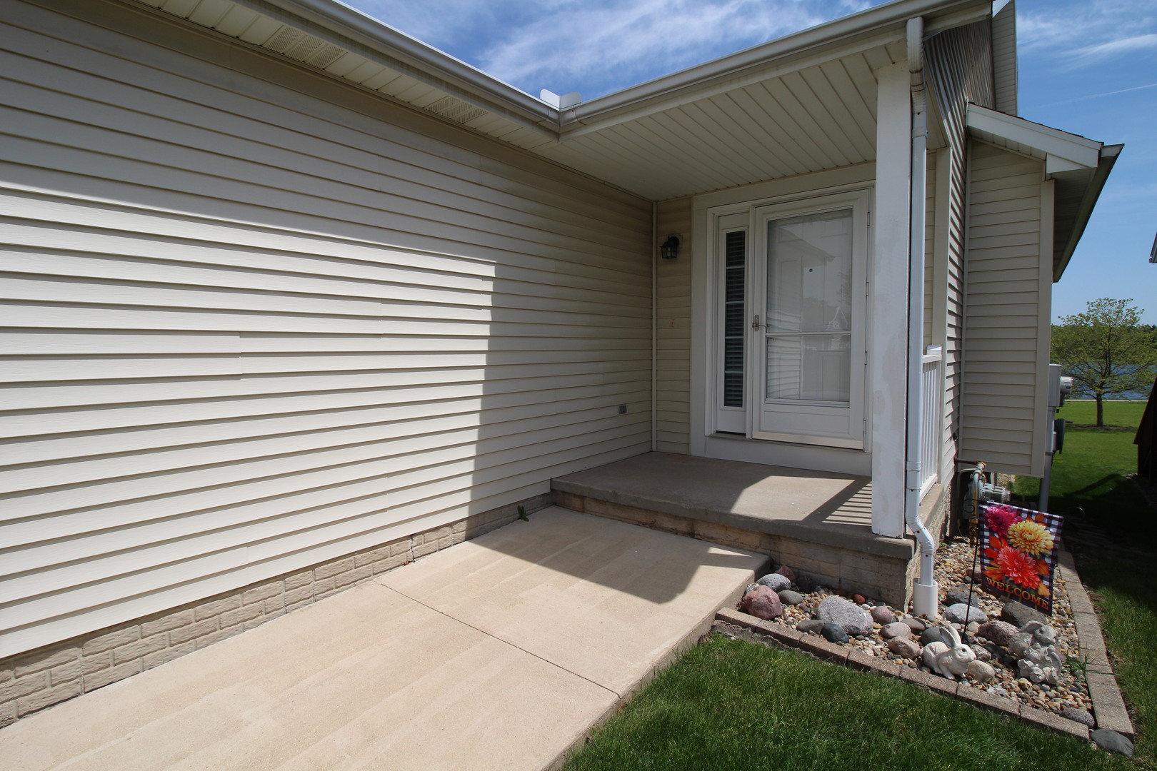 25 Oak Park Road Bloomington, IL 61701 - Photo 2 of 28 a view of outdoor space and yard