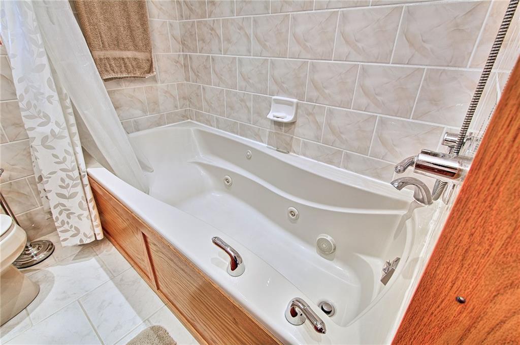 9376 Woodcrest Road Pittsburgh, PA 15237 - Photo 18 of 24 Family bath features beautiful ceramic tile.