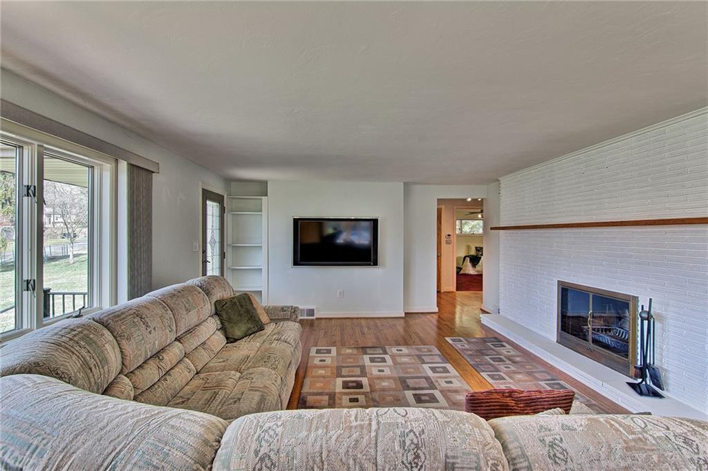 9376 Woodcrest Road Pittsburgh, PA 15237 - Photo 10 of 24 A perfect 10 ~ Assiduously maintained! One level living with a coveted open floor plan; convenient first floor laundry; state of the art kitchen; and an amazing outdoor retreat.