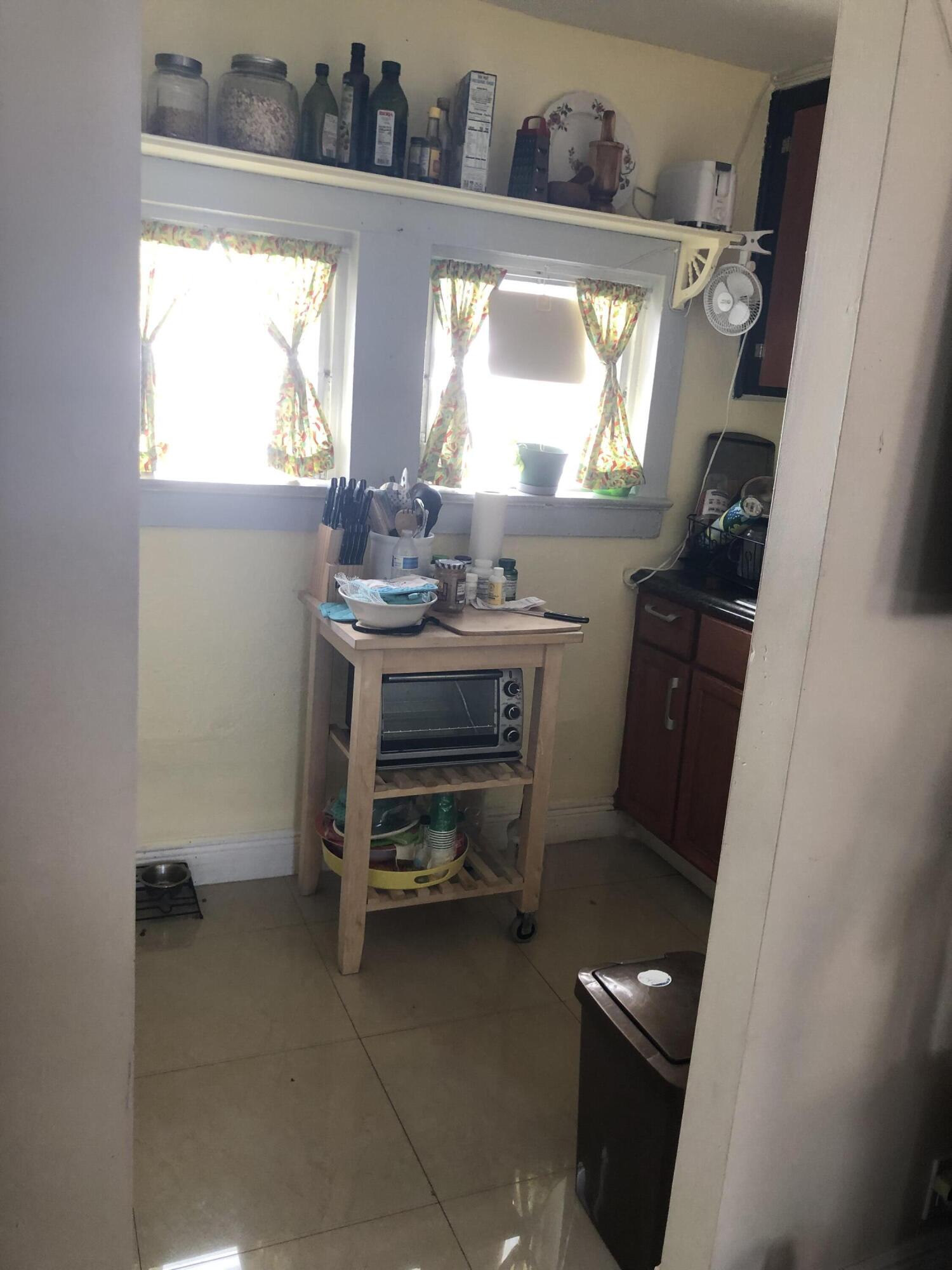 1021 Southwest 5th Street Miami, FL 33130 - Photo 6 of 12 Miami Apt 2 kitchen