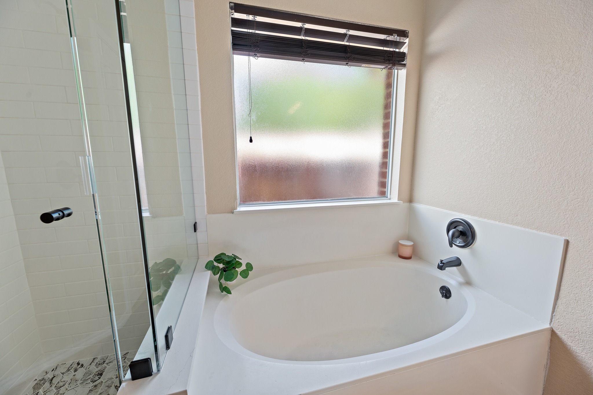 1208 Lochaline Loop Pflugerville, TX 78660 - Photo 21 of 40 Primary Bath
