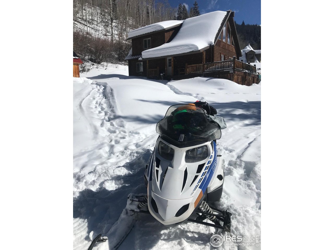 320 Mill Road Eagle, CO 81631 - Photo 31 of 32 a bedroom with a bed and a stove