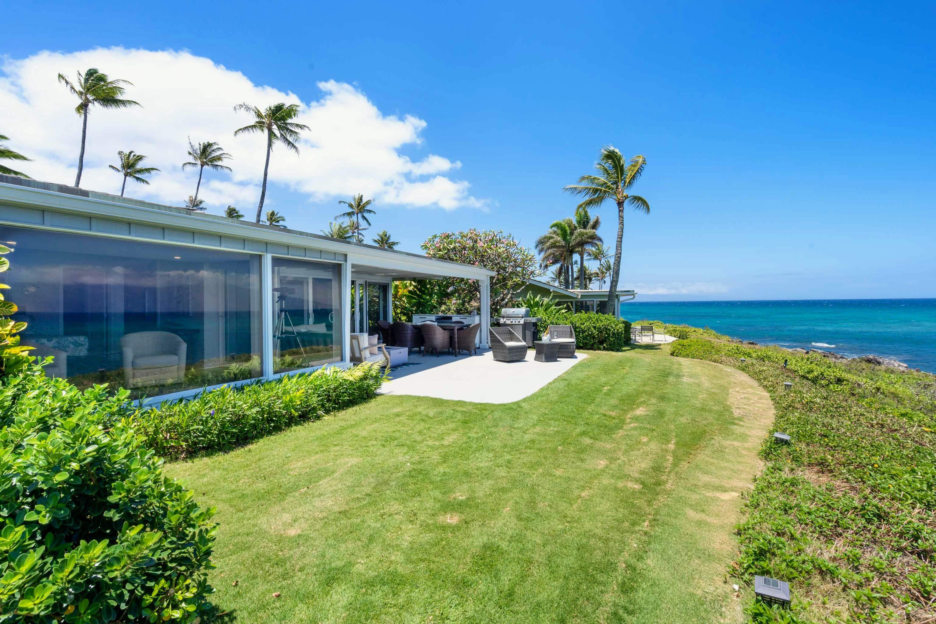 20 Hui Road East, Unit 30 Lahaina, HI 96761 - Photo 20 of 25 a view of a swimming pool with a patio