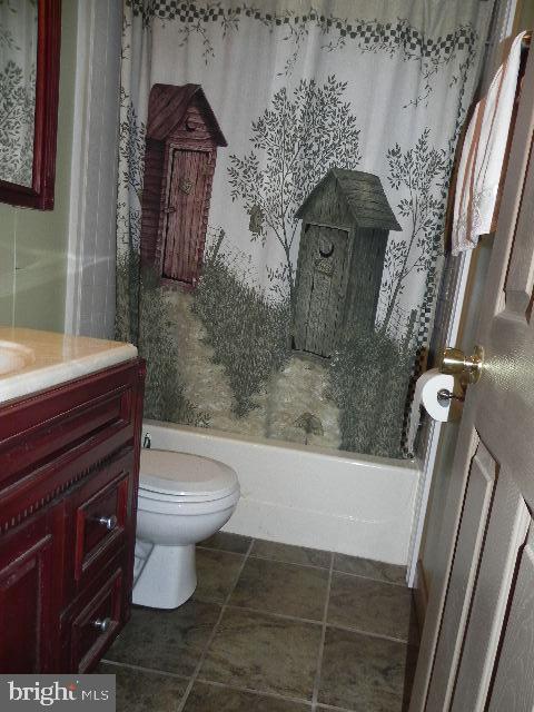 1489 Williams Farm Road King George, VA 22485 - Photo 14 of 33 Full hall bathroom