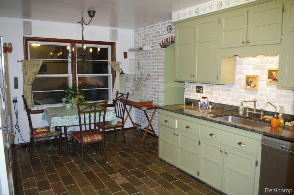 135 Croswell Street Romeo, MI 48065 - Photo 5 of 23 5.JPG