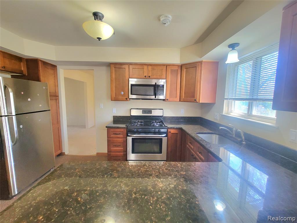 3458 Common Road Warren, MI 48092 - Photo 7 of 22