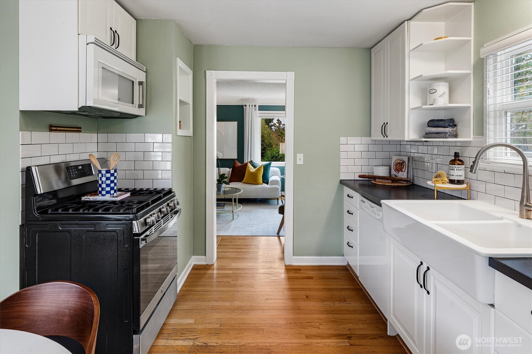 7915 34th Avenue Southwest Seattle, WA 98126 - Photo 7 of 23 Gallery Image 7