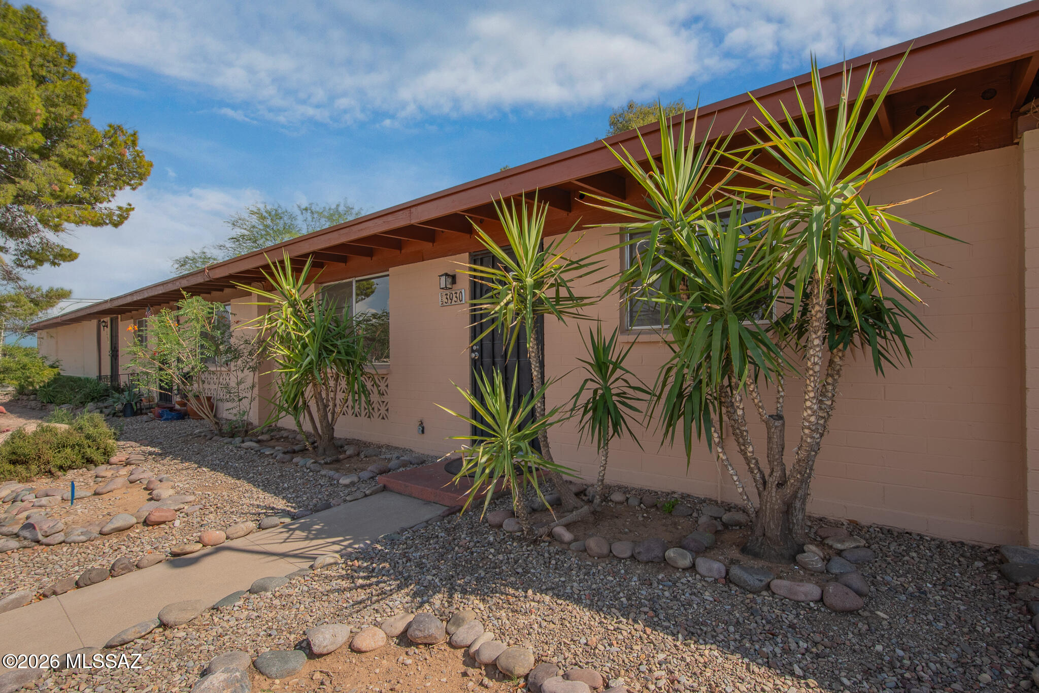 3930 North Pomona Road Tucson, AZ 85705 - Photo 2 of 29 Entry