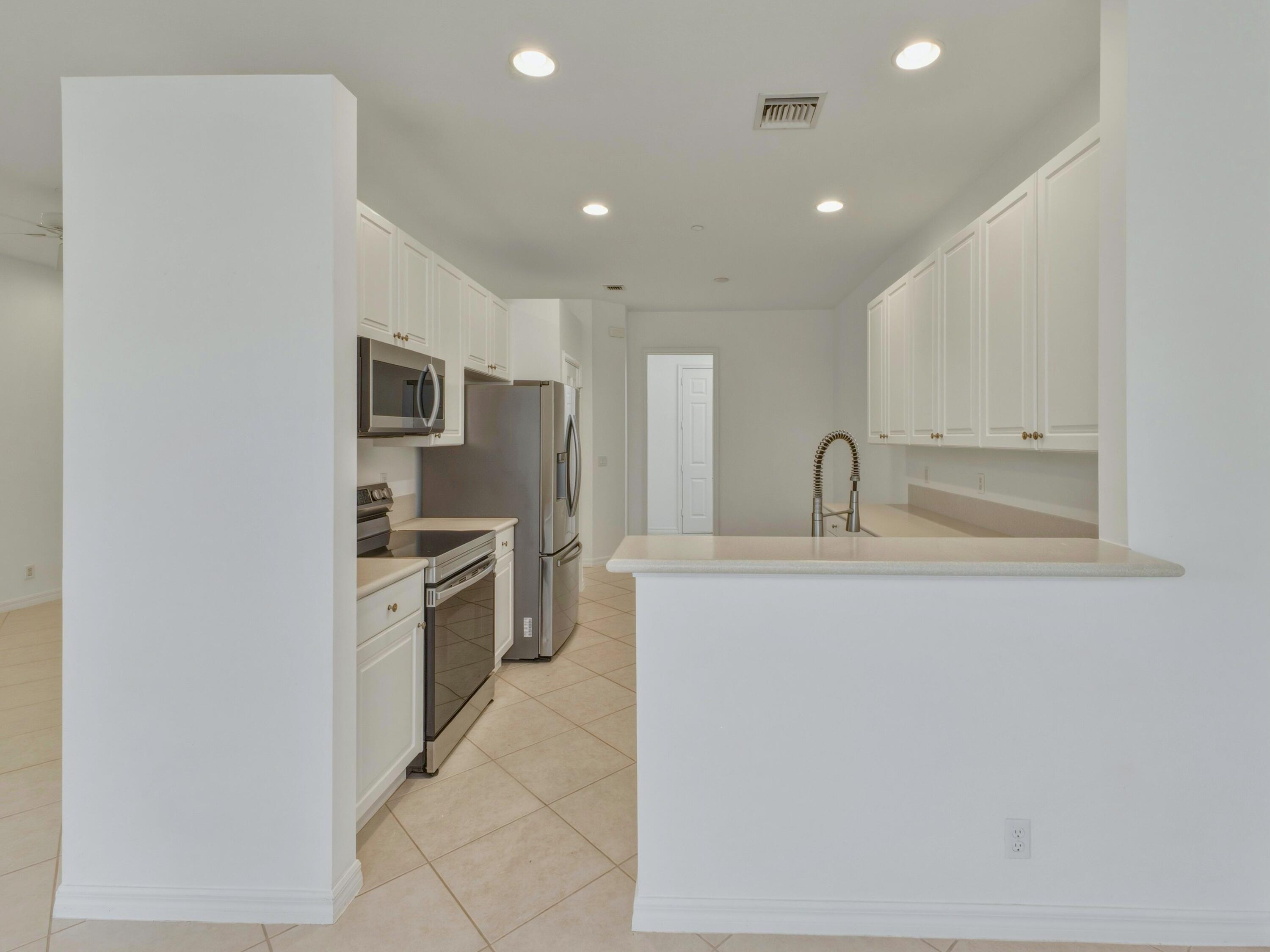 119 Lancaster Road Boynton Beach, FL 33426 - Photo 15 of 57 Kitchen