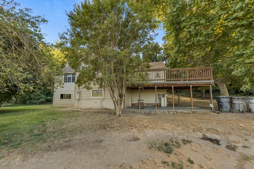 53140 South River Road Clarksburg, CA 95612 - Photo 45 of 66 a front view of a house with a garden