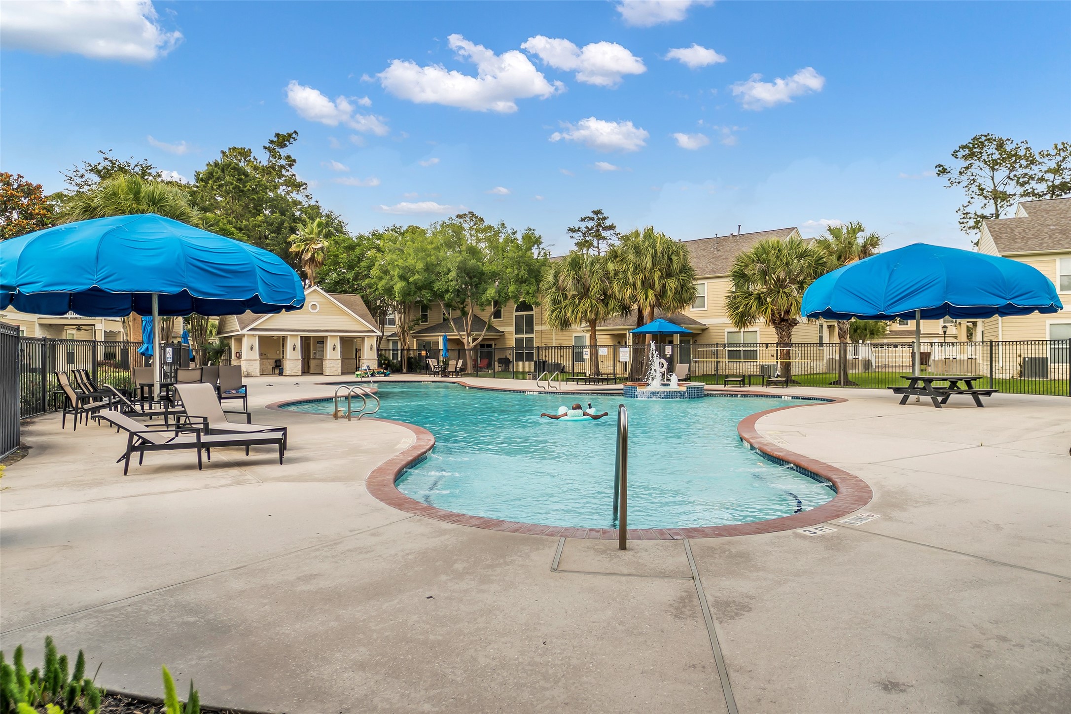 13600 Breton Ridge Street, Unit 20A Houston, TX 77070 - Photo 22 of 25 Resort style swimming pool