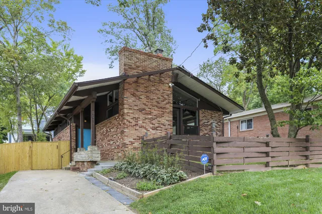 a view of house with a yard