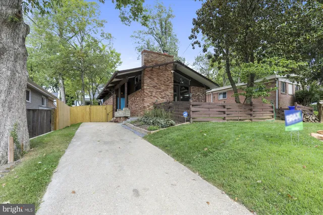 a view of an outdoor space