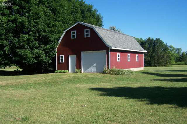 9081 Beard Road Byron, MI 48418 - Photo 7 of 8 21193934-6.JPG