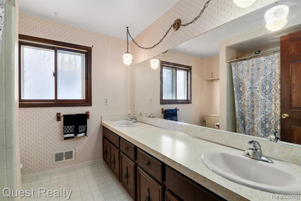 283 Tanglewood Drive Rochester, MI 48309 - Photo 27 of 29