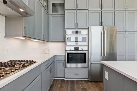 $684,900 | 203 Carroll Street, Fort Worth, TX 76107