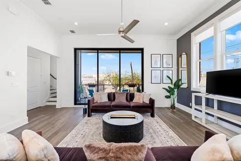 $684,900 | 203 Carroll Street, Fort Worth, TX 76107