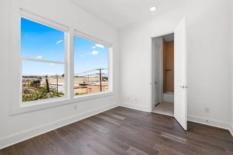 $684,900 | 203 Carroll Street, Fort Worth, TX 76107