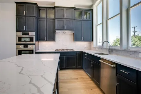 $684,900 | 203 Carroll Street, Fort Worth, TX 76107