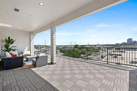 $684,900 | 203 Carroll Street, Fort Worth, TX 76107