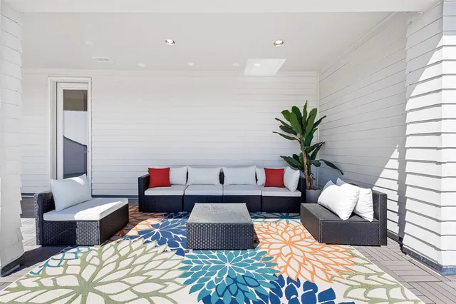 $684,900 | 203 Carroll Street, Fort Worth, TX 76107