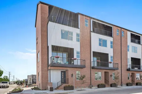 $684,900 | 203 Carroll Street, Fort Worth, TX 76107
