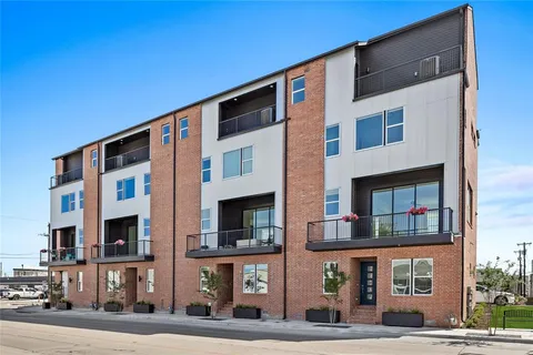 $684,900 | 203 Carroll Street, Fort Worth, TX 76107