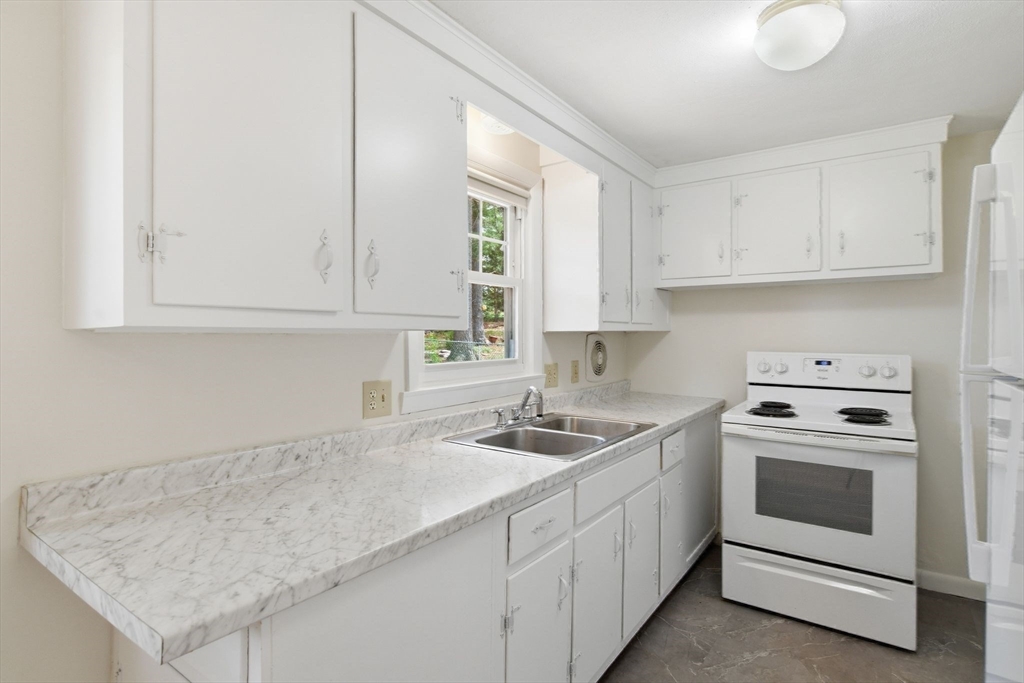 33 Overhill Drive Springfield, MA 01129 - Photo 22 of 31