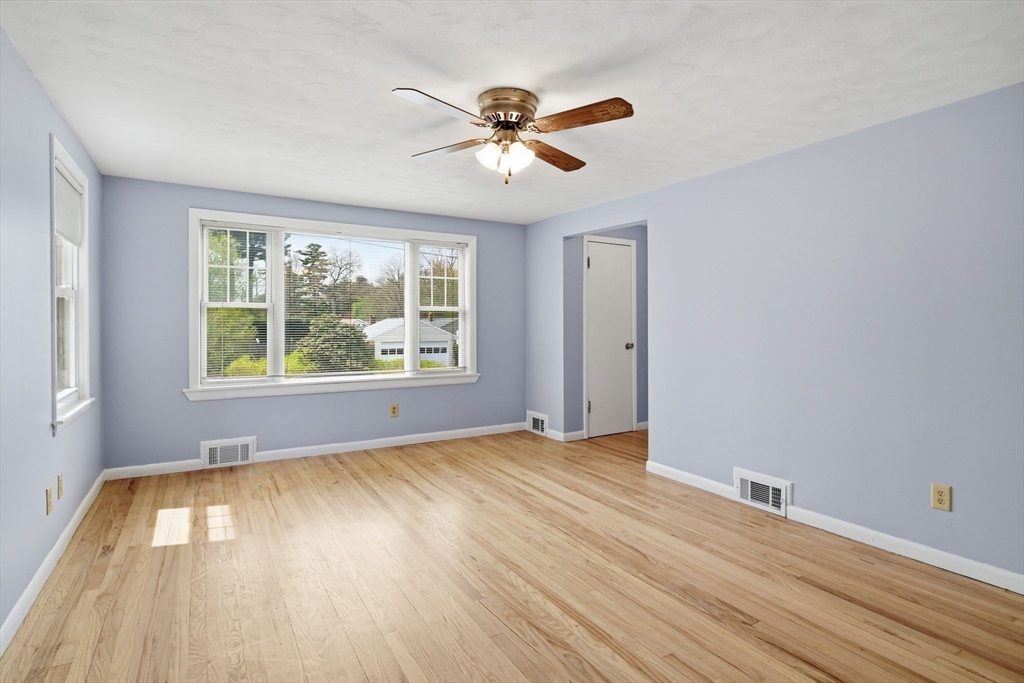 33 Overhill Drive Springfield, MA 01129 - Photo 3 of 31