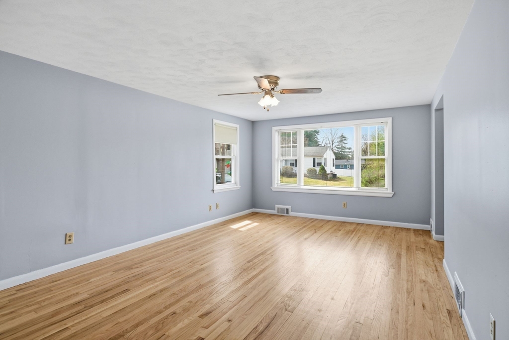 33 Overhill Drive Springfield, MA 01129 - Photo 4 of 31